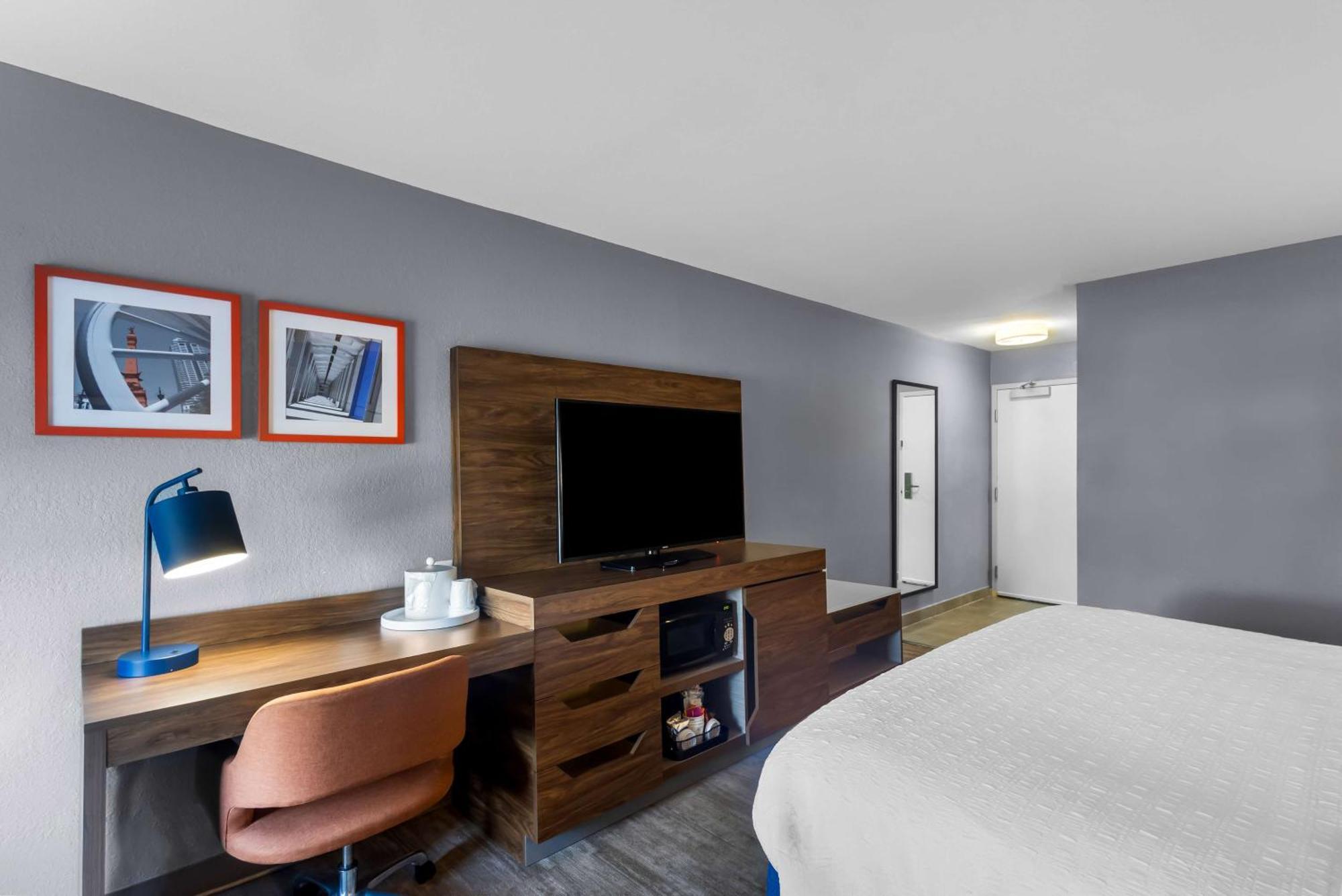 Hampton Hotel