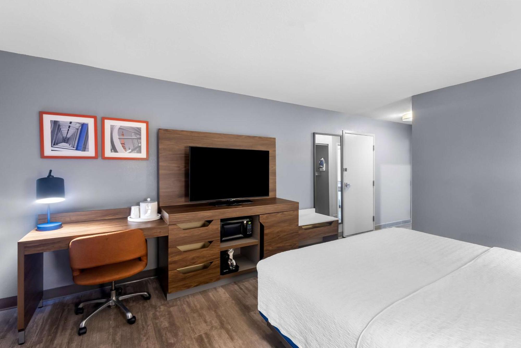Hotel Hampton 3*